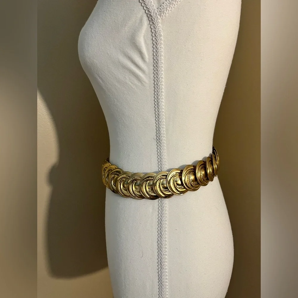 Vintage 1990's Y2K‎ Gold Tone Circle Scallop Medallion Stretch Belt One Size